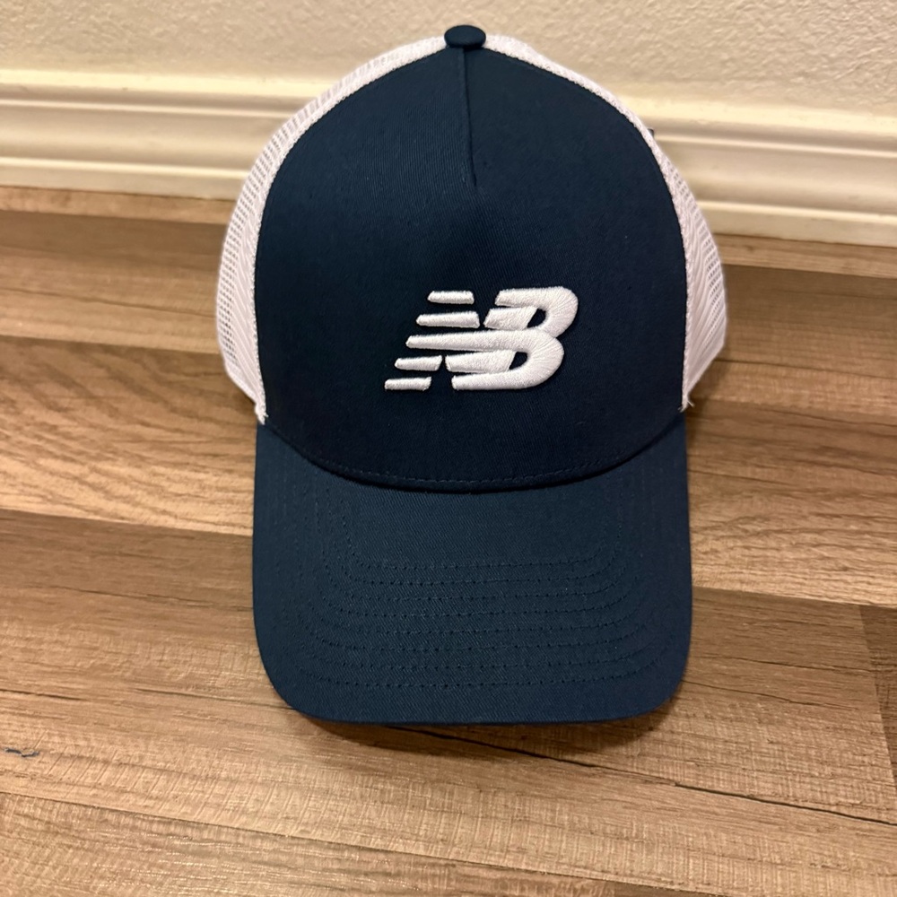 New Balance Dark Blue Cap with White Mesh - Picture 3 of 10